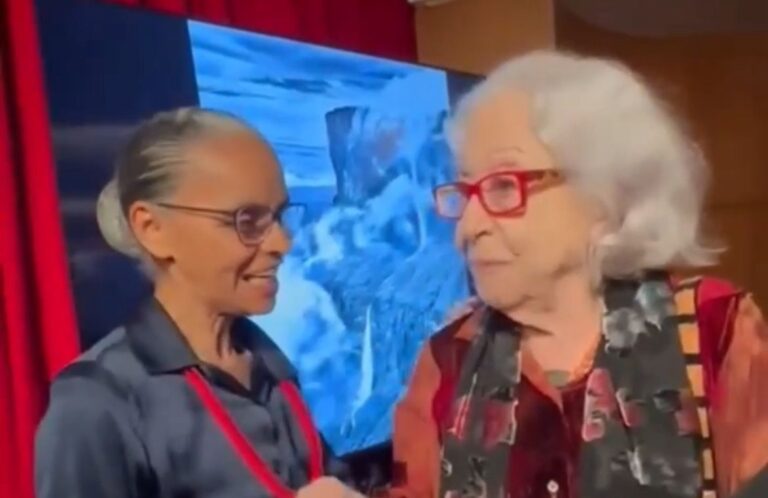Fernanda Montenegro deixa mensagem de apoio a Marina Silva durante encontro em evento