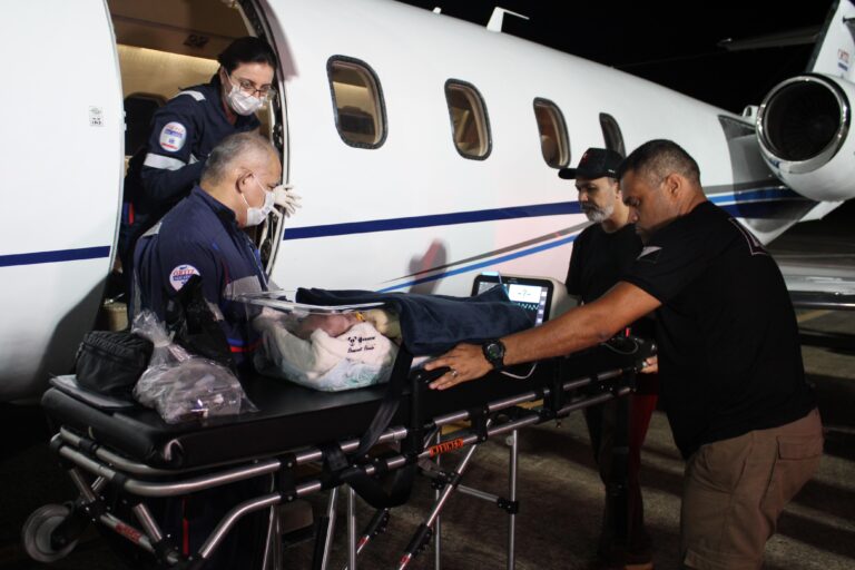 ApĂłs dias de espera, bebĂȘ acreano de 4 meses Ă© transferido para hospital de referĂȘncia em SĂŁo Paulo