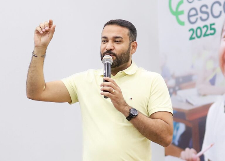 Aberson garante que os 3 mil aprovados no concurso da Educação serão convocados em janeiro