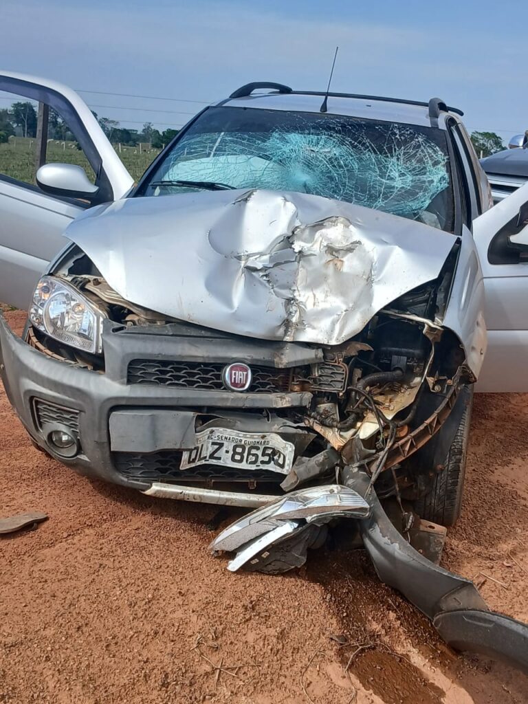 Motociclista é arremessado contra carro e fica em estado gravíssimo no pronto-socorro de Rio Branco