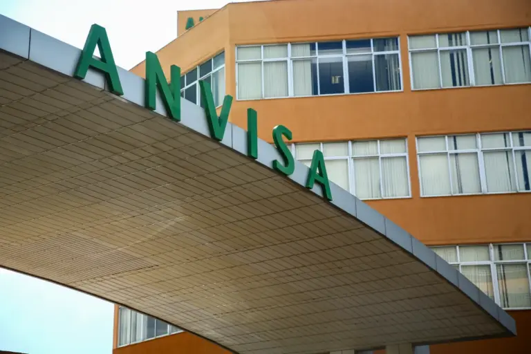 Anvisa proíbe oito produtos capilares por risco à saúde; veja quais são