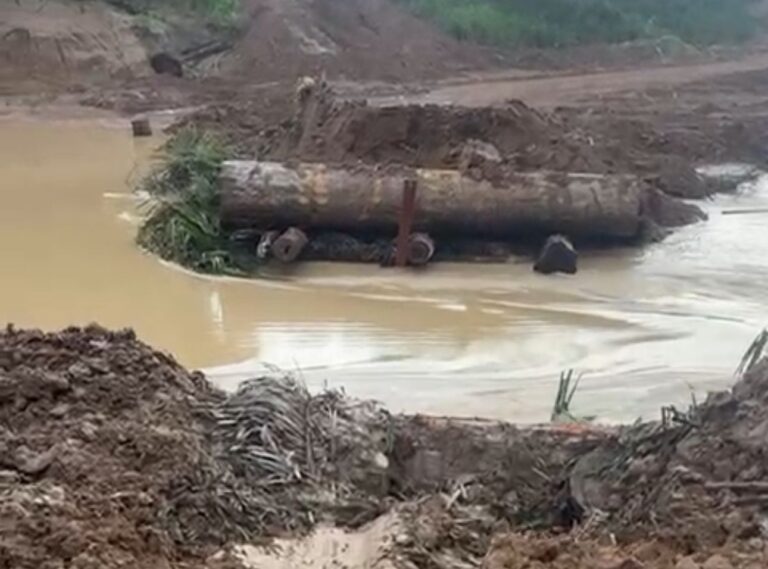 Madeireira faz demolição de barragem no Rio Iaco e pode ser penalizada por órgãos de controle