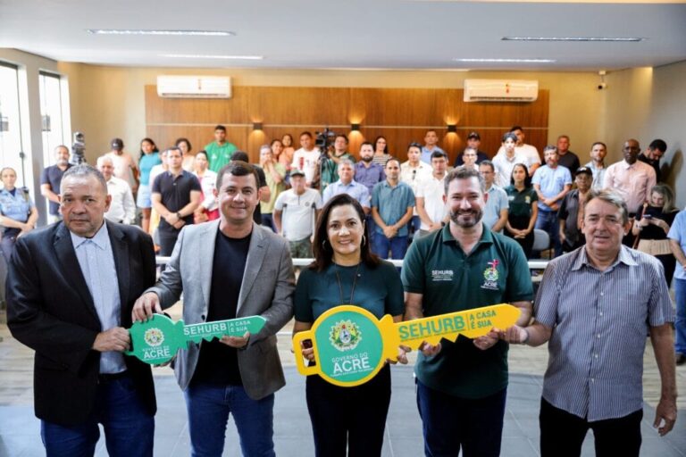 Vice-governadora Mailza acompanha sorteio de 100 unidades habitacionais em Xapuri