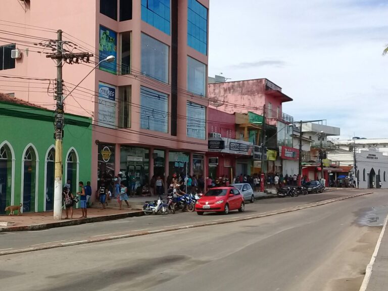Comerciante e funcionários imobilizam homem após tentativa de roubo no Centro de Cruzeiro do Sul