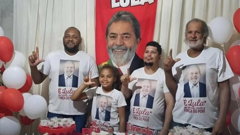 Bolo com rosto de Lula e bandeiras do PT marcam festa de aniversário que bombou nas redes