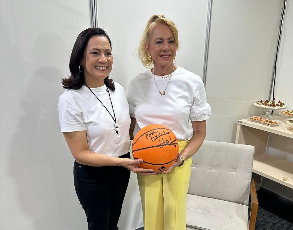 Hortência ministra palestra motivacional no Acre e afirma: “Ou você é campeã do mundo ou não é nada”