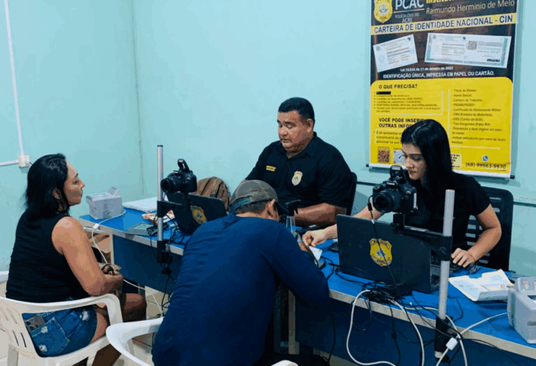 Pescadores de Cruzeiro do Sul são atendidos em mutirão para emissão da nova Carteira de Identidade Nacional