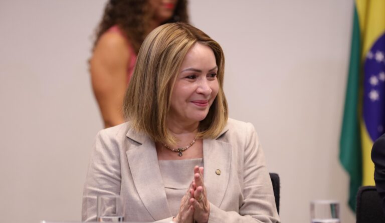 Socorro Neri aprova na Comissão da Amazônia abono anual para Soldados da Borracha
