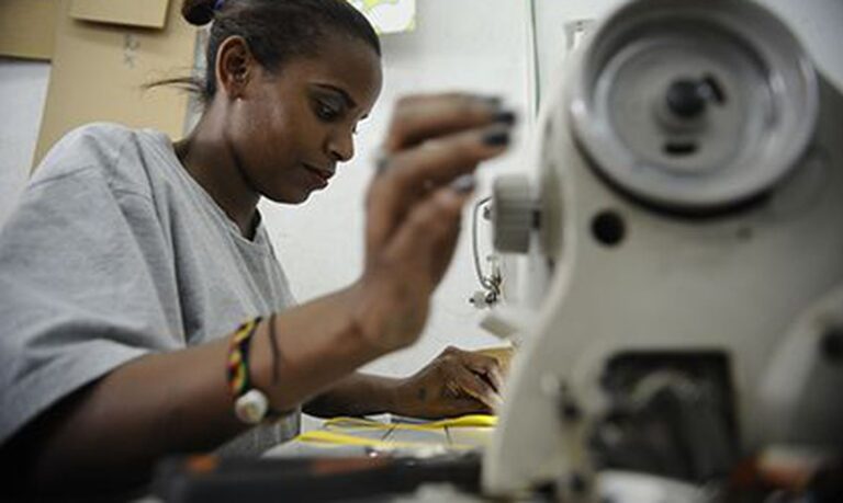 Com queda de 10%, Acre tem pior desempenho do Brasil no setor de serviços em agosto, diz IBGE