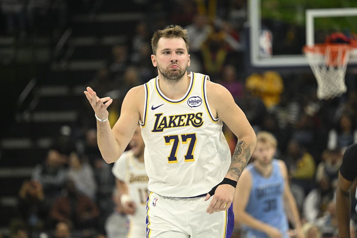 luka-doncic-volta-as-quadras-e-mantem-sequencia-na-nba