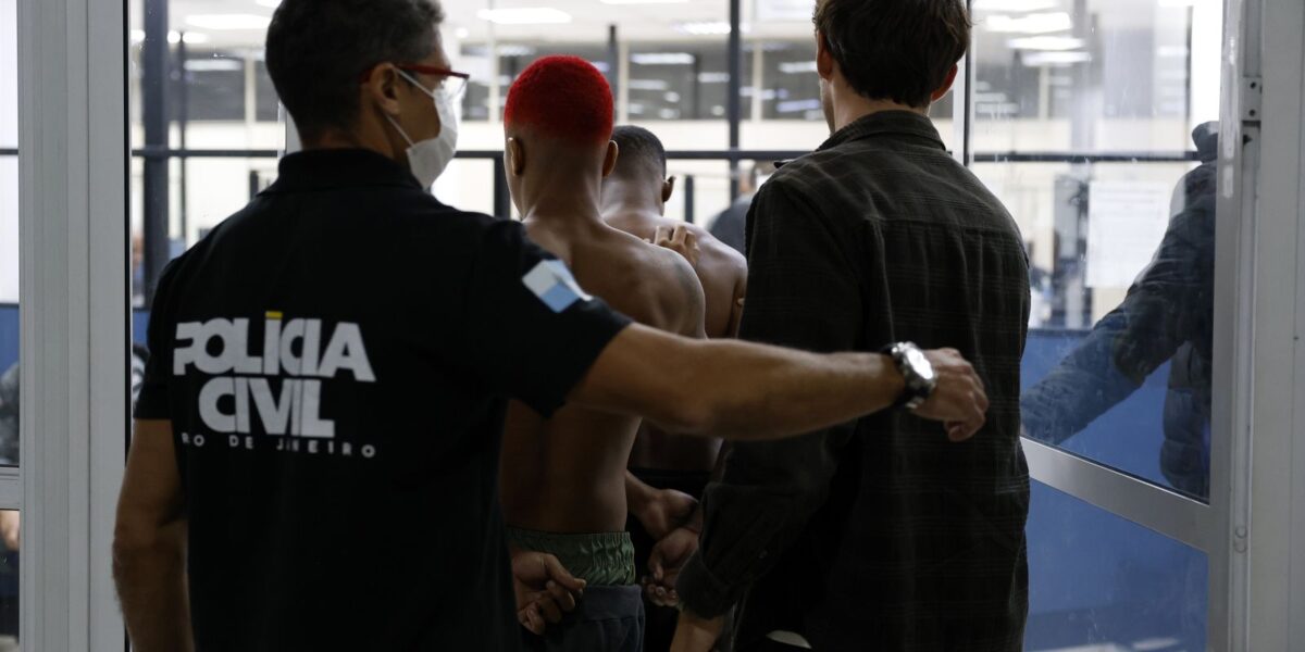 policiais-civis-do-rj-cobram-adicional-de-100%-sobre-pensao-por-morte