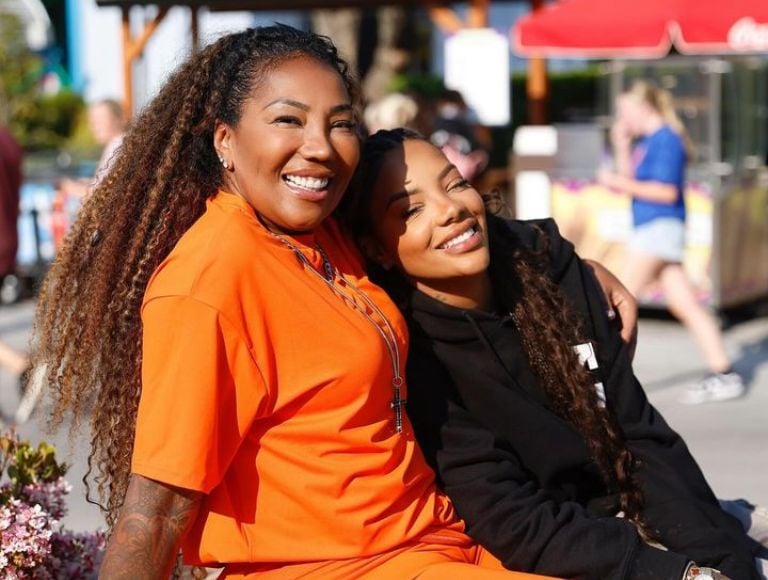 mae-de-ludmilla-fala-de-hate-contra-a-filha,-neta-e-nora-e-celebra-cantora:-“me-faz-forte”