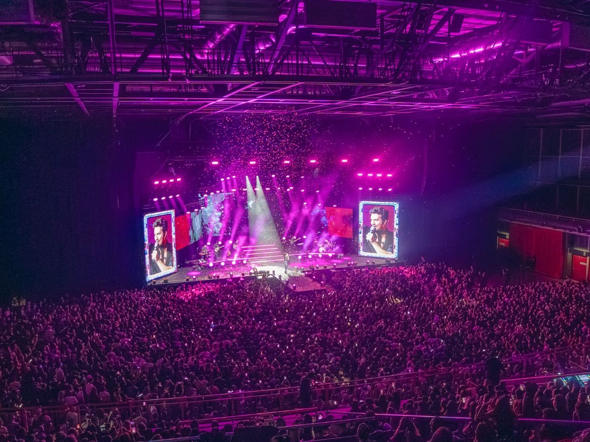 luan-santana-encanta-o-publico-europeu-com-shows-lotados-na-franca-e-suica