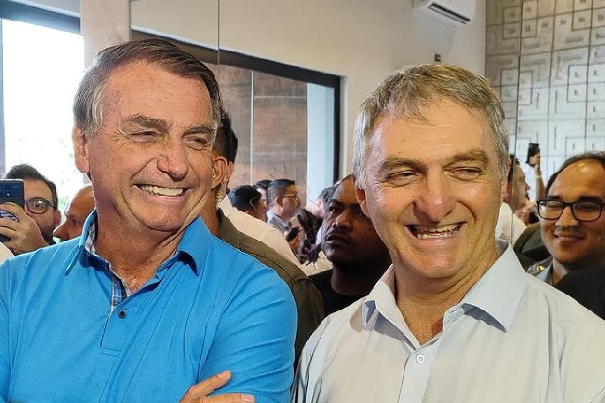 irmao-de-bolsonaro-visita-ex-presidente-e-alinha-candidatura-para-2026