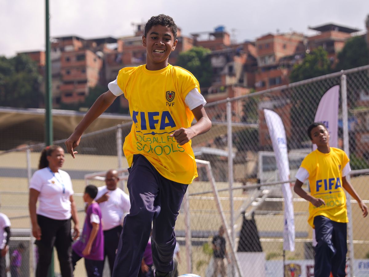 fvf-e-governo-lancam-programa-football-for-schools-da-fifa-na-venezuela