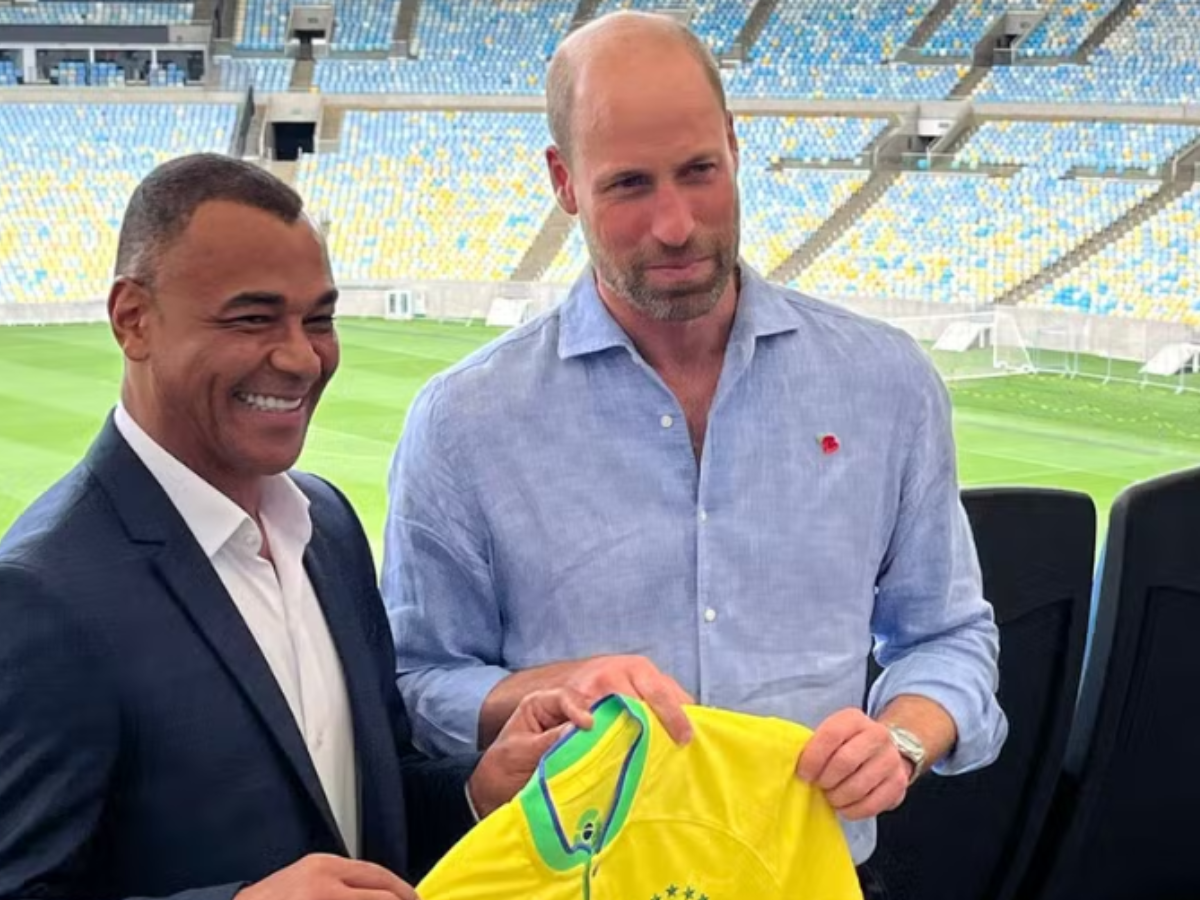 coroa-em-campo:-principe-william-marca-gol-de-penalti-em-visita-ao-maracana