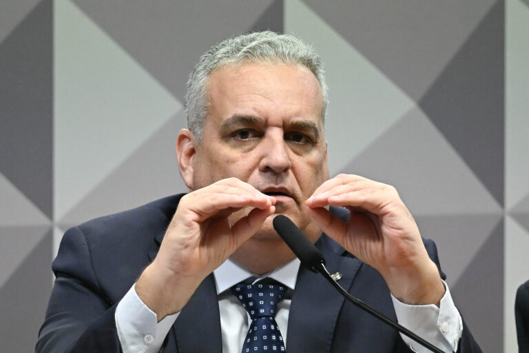 Deputado diz que corruptos devem ser tratados como os criminosos do RJ