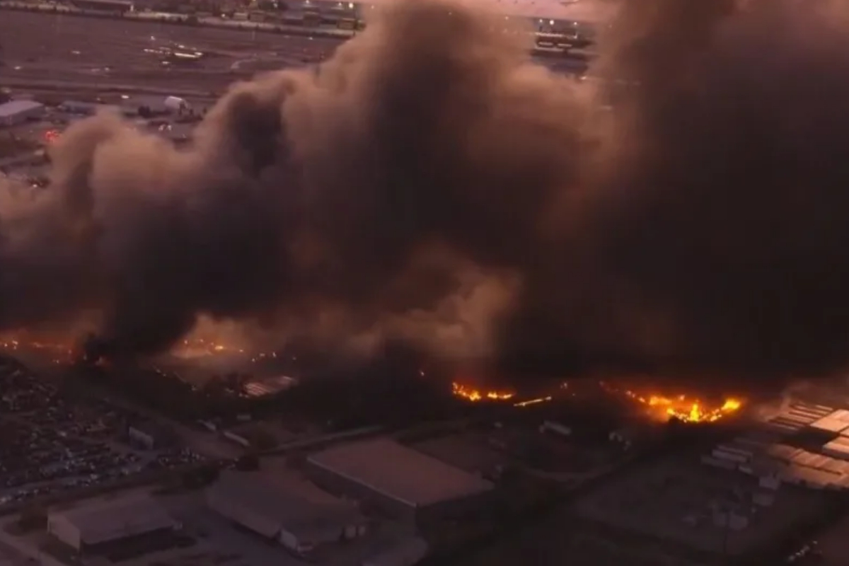 prefeito-confirma-varios-feridos-apos-queda-de-aviao-de-carga-nos-eua