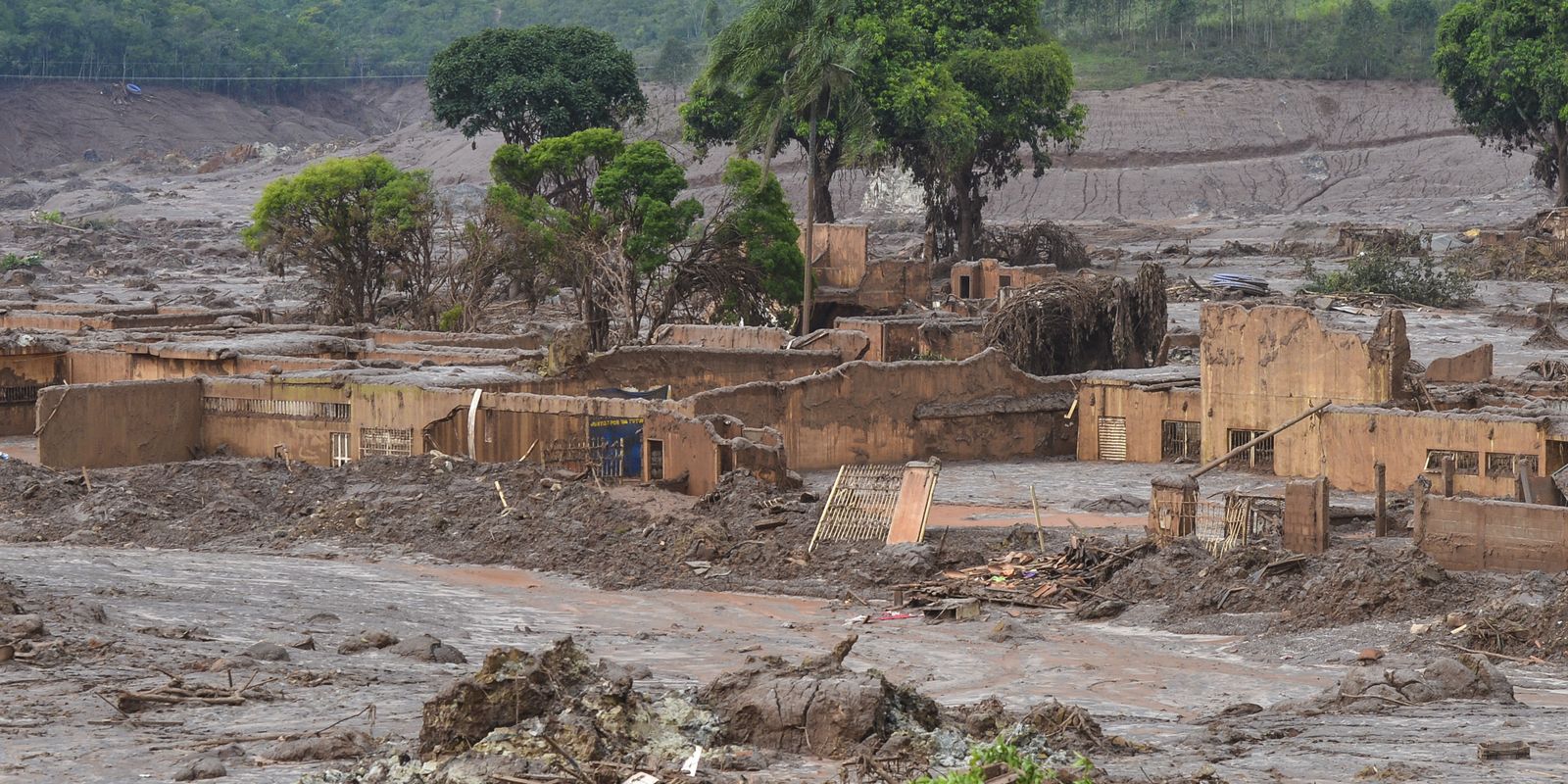 Desastre de Mariana completa 10 anos e moradores ainda buscam justiça