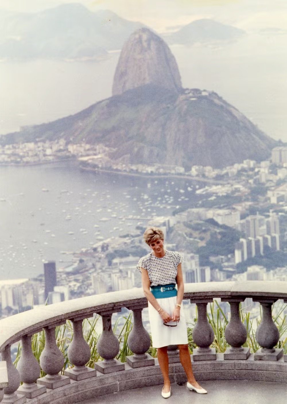 Príncipe William recria foto da mãe, Diana, no Cristo Redentor, 34 anos depois