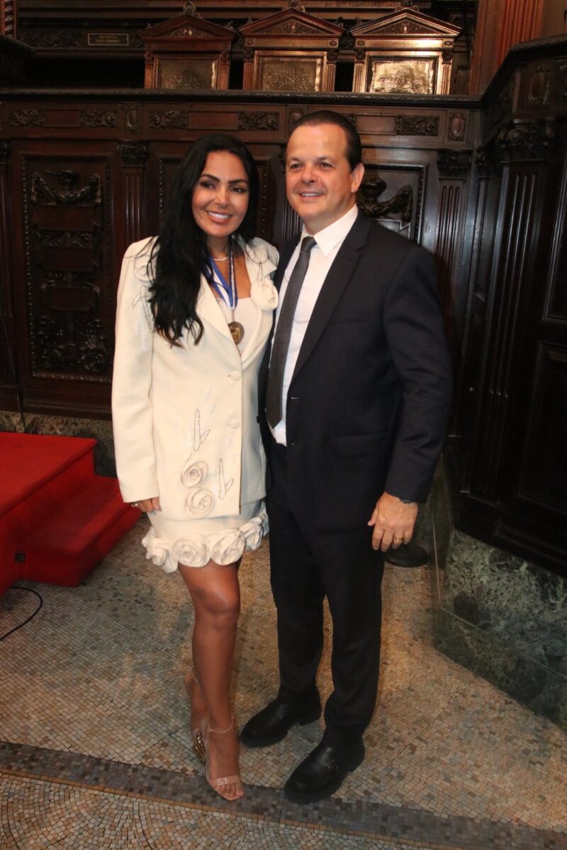 alerj-concede-medalha-tiradentes-para-a-jornalista-gardenia-cavalcanti