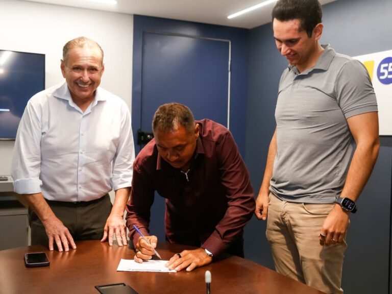 Tiririca troca PL pelo PSD e muda domicílio eleitoral para o Ceará