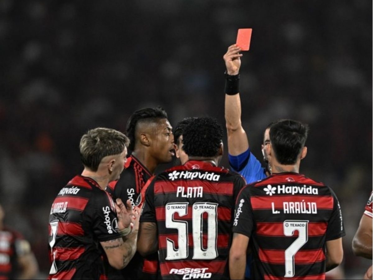 Perseguição ou erros juvenis? Expulsão de Plata reacende debate no Flamengo