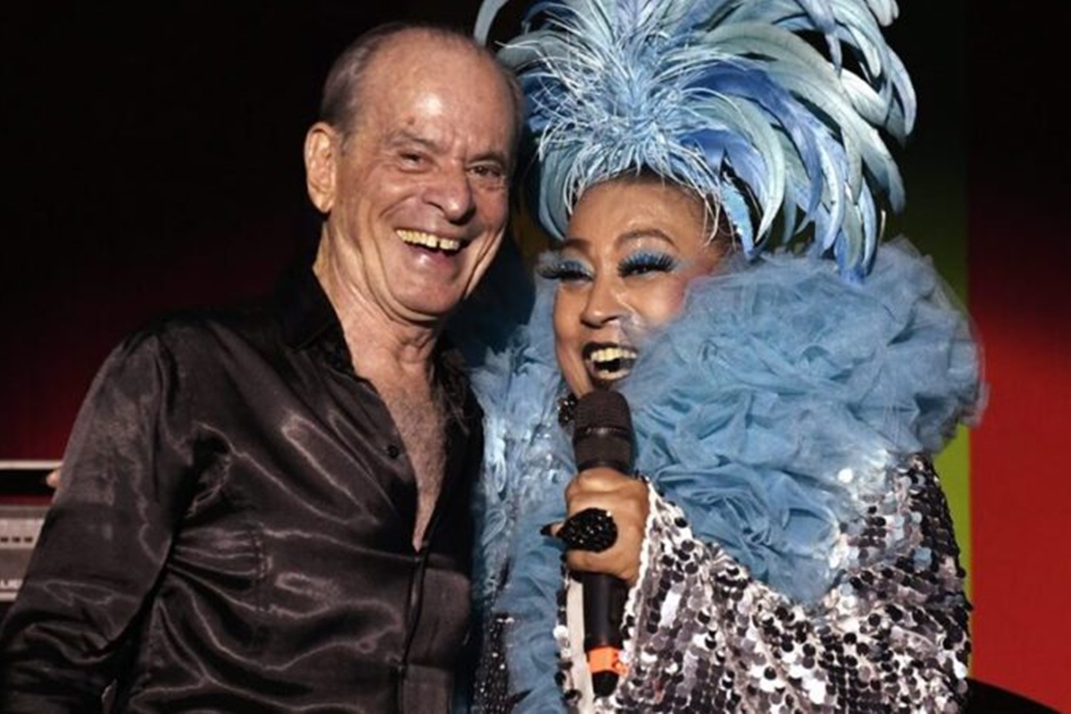 ney-matogrosso-e-maria-alcina-cantam-juntos-pela-1a-vez-em-show-no-rio