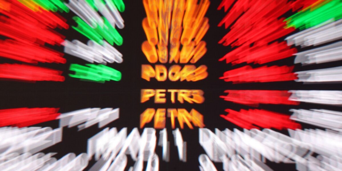 bolsa-volta-a-bater-recorde,-apesar-de-pressoes-do-exterior