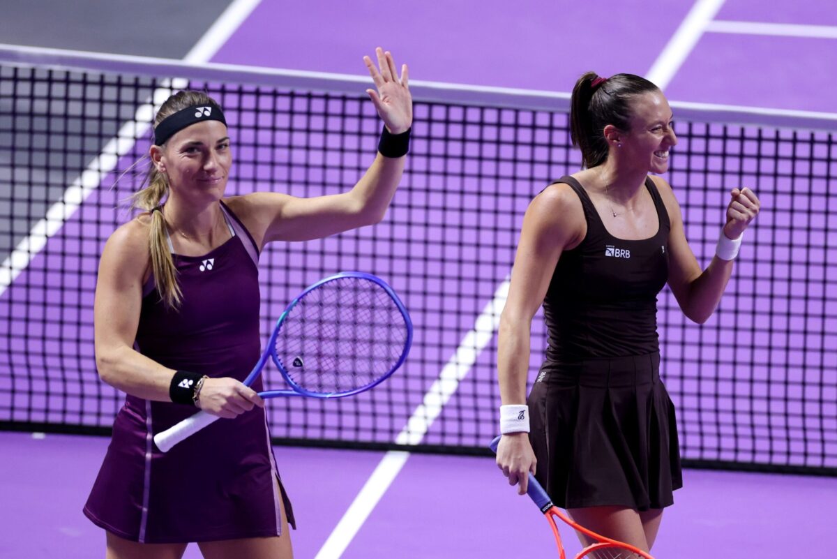 luisa-stefani-vence-disputa-de-duplas-e-vai-a-decisao-do-wta-finals