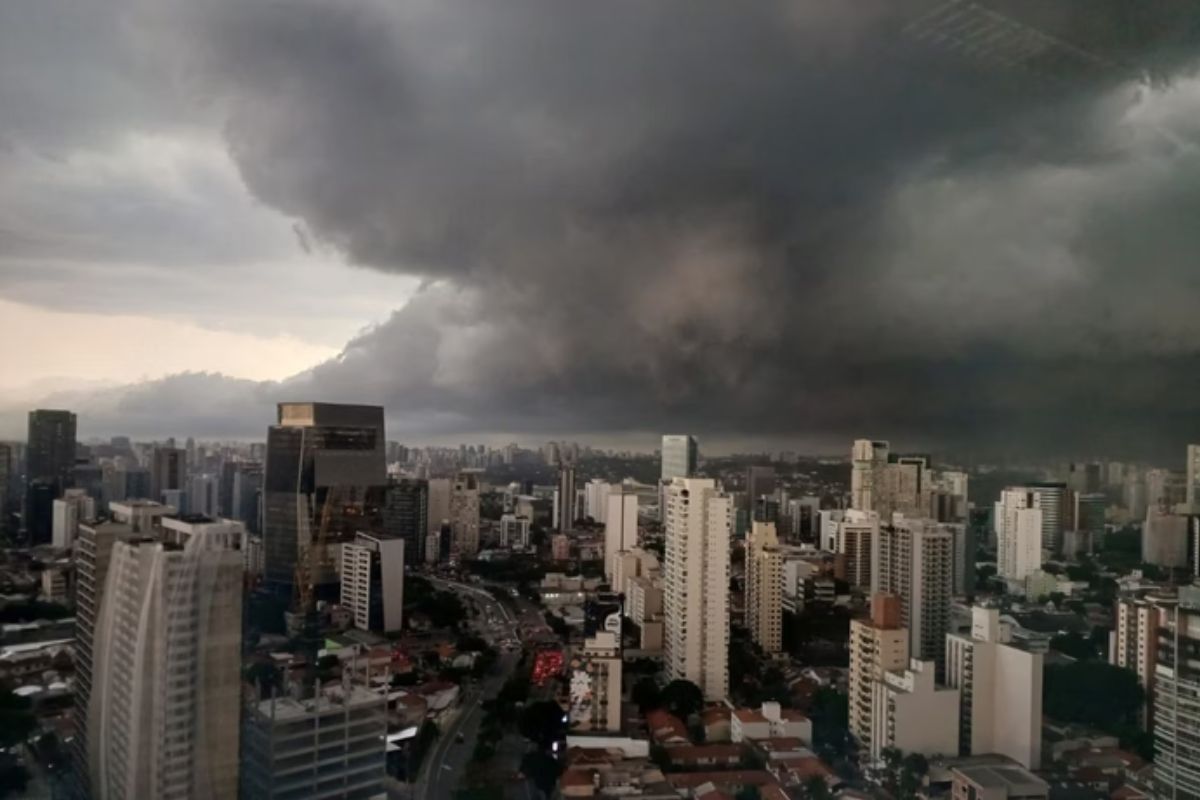 defesa-civil-emite-alerta-severo-para-chuva-e-rajadas-de-vento-em-sp