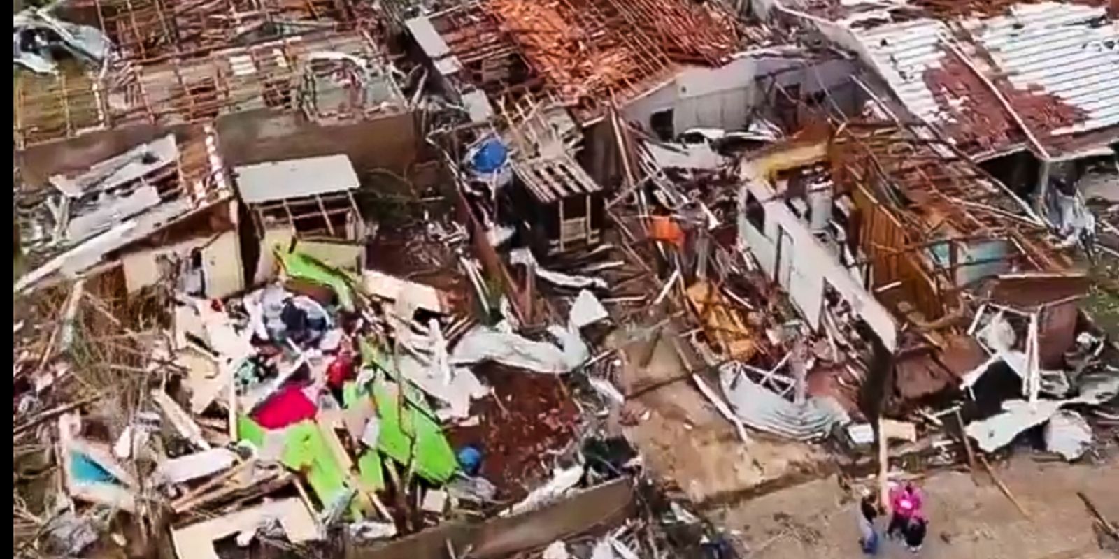 Tornado destrói 90% de Rio Bonito do Iguaçu (PR) e causa seis mortes