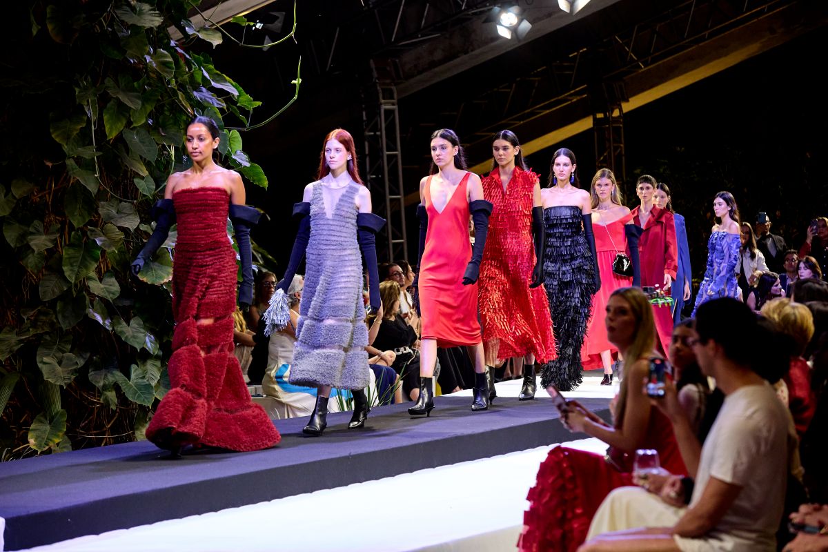 renda,-lingerie-e-transparencia-marcam-desfiles-do-metropoles-catwalk