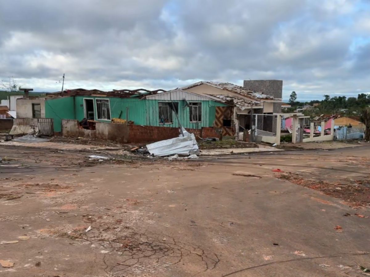 Após tornado devastador, cidade no PR faz apelo por doações urgentes; saiba como ajudar