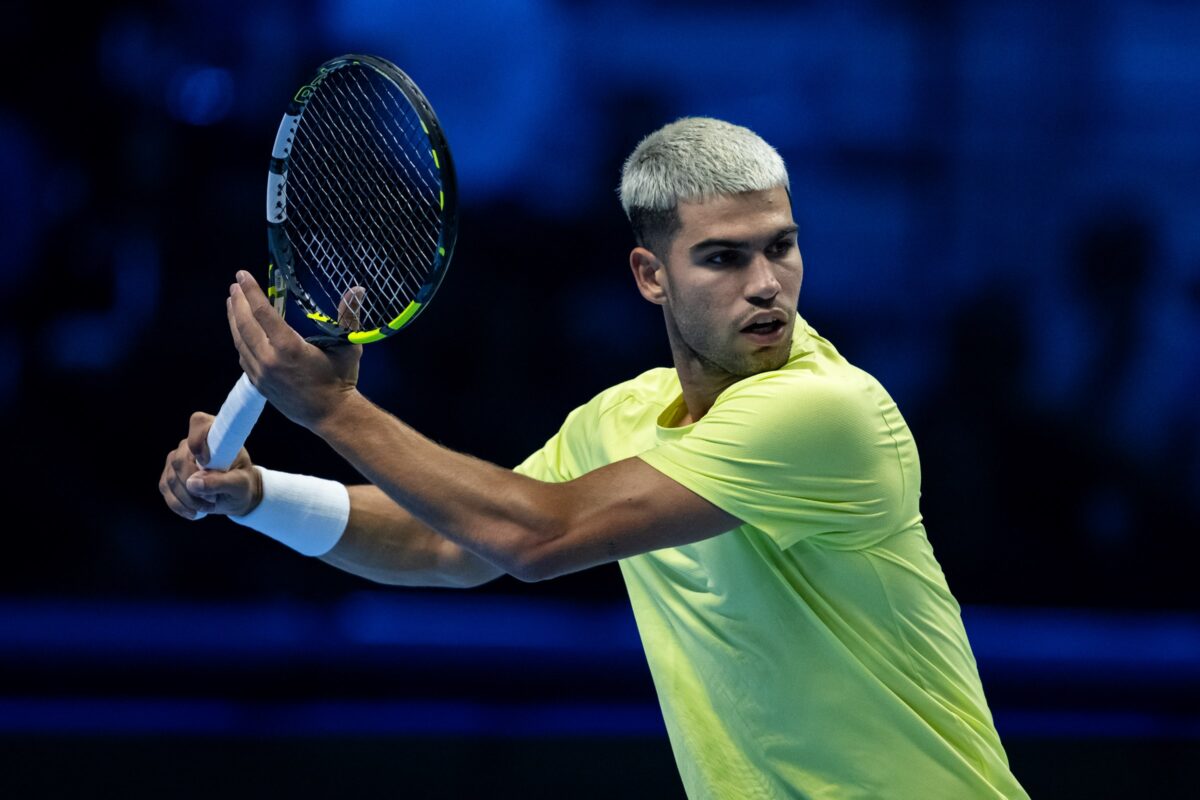 alcaraz-vence-em-estreia-no-atp-finals-e-recupera-posto-de-numero-1