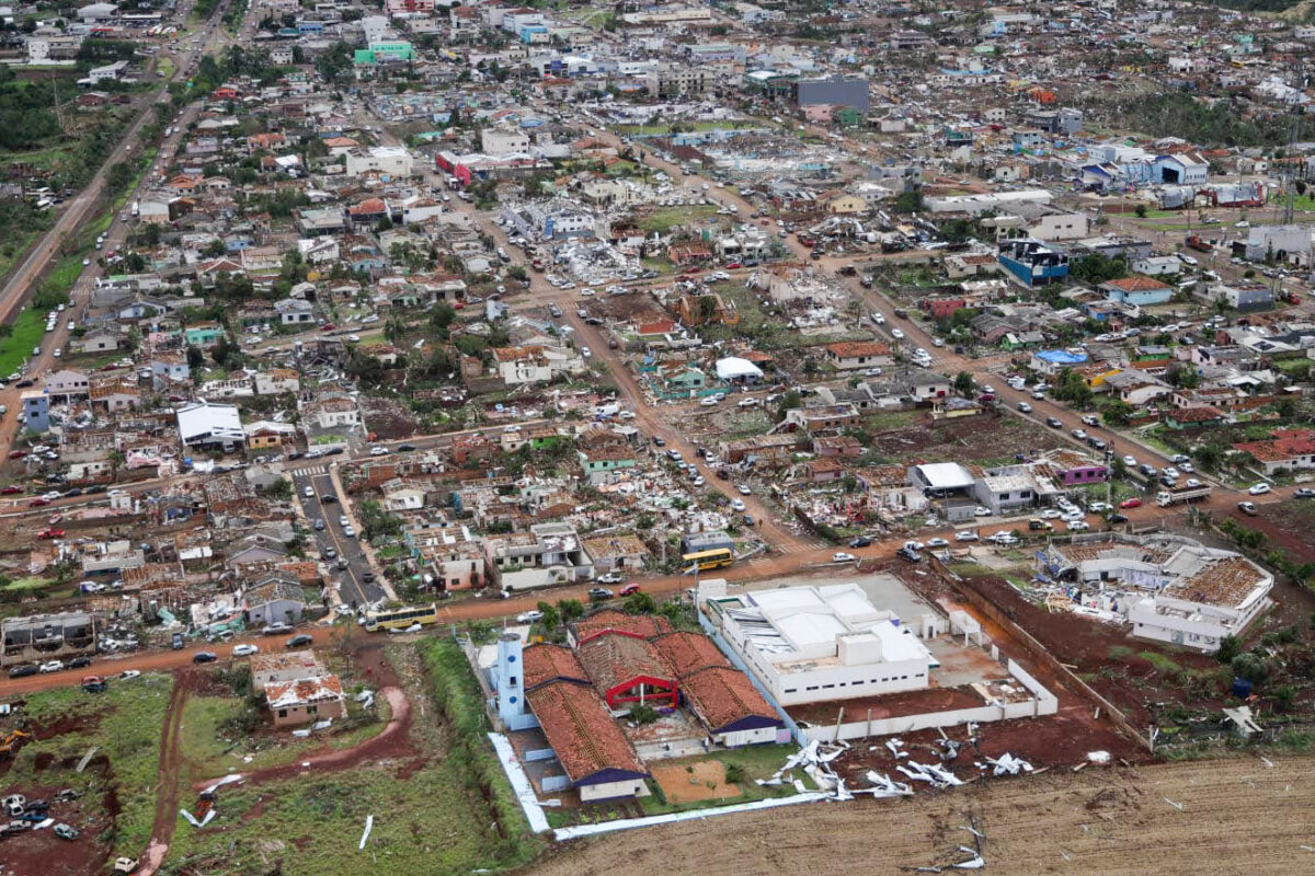 parana-vai-liberar-r$-50-milhoes-para-cidade-devastada-por-tornado