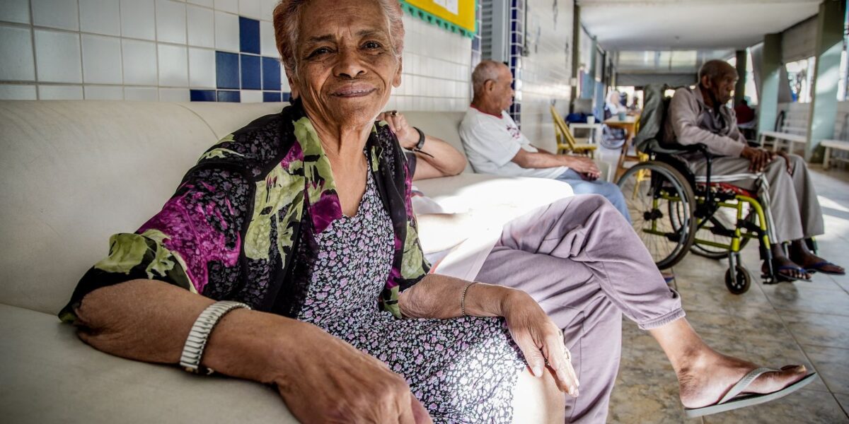 tema-da-redacao-do-enem-ajuda-a-debater-etarismo,-dizem-professores 