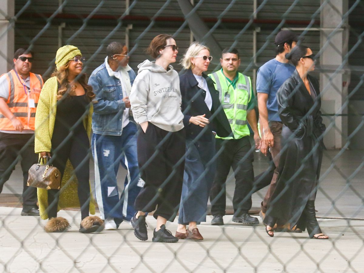 kim-kardashian,-sarah-paulson-e-elenco-de-“tudo-e-justo”-chegam-no-rio-para-turne-mundial