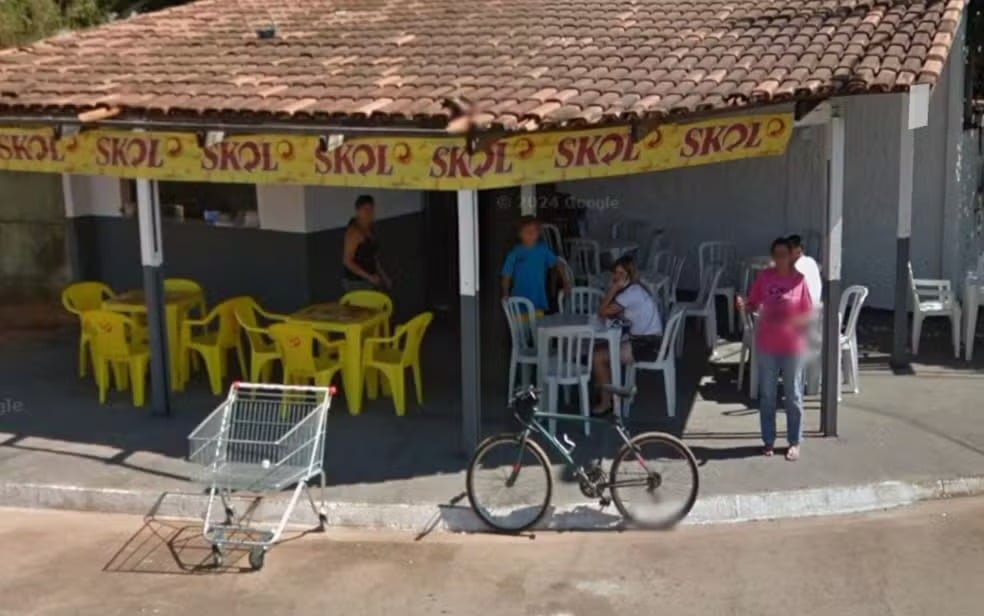 Marília Mendonça aparece em imagem de 2011 no bar da mãe, capturada pelo Google