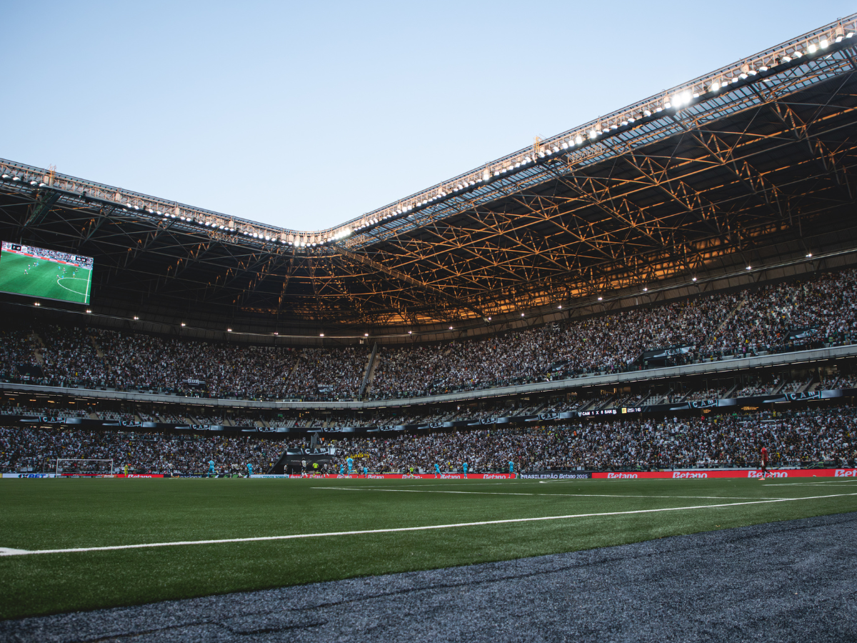 Flamengo quer incluir fim do gramado sintético no debate de fair play financeiro. Entenda!
