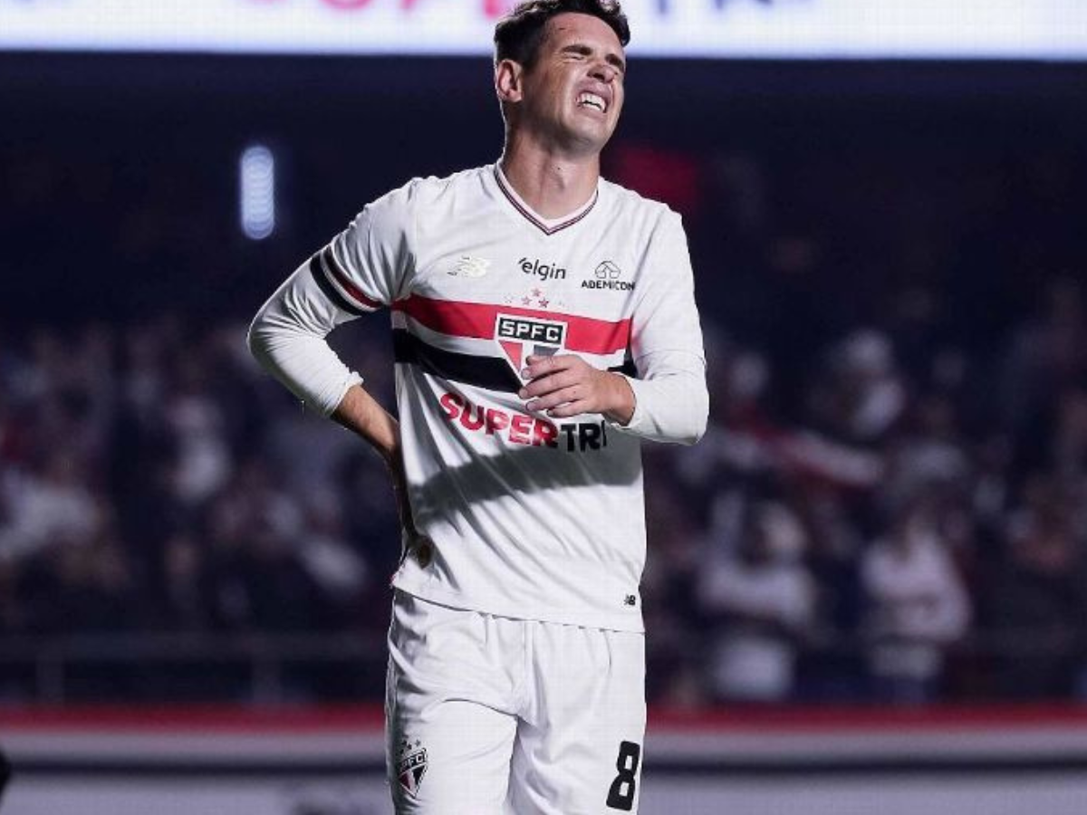 Internado após mal estar e alteração cardíaca, Oscar avalia aposentadoria do futebol