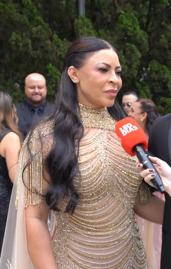 Sylvia Design conta que não se envolveu nos detalhes do casamento do filho: “É deles”