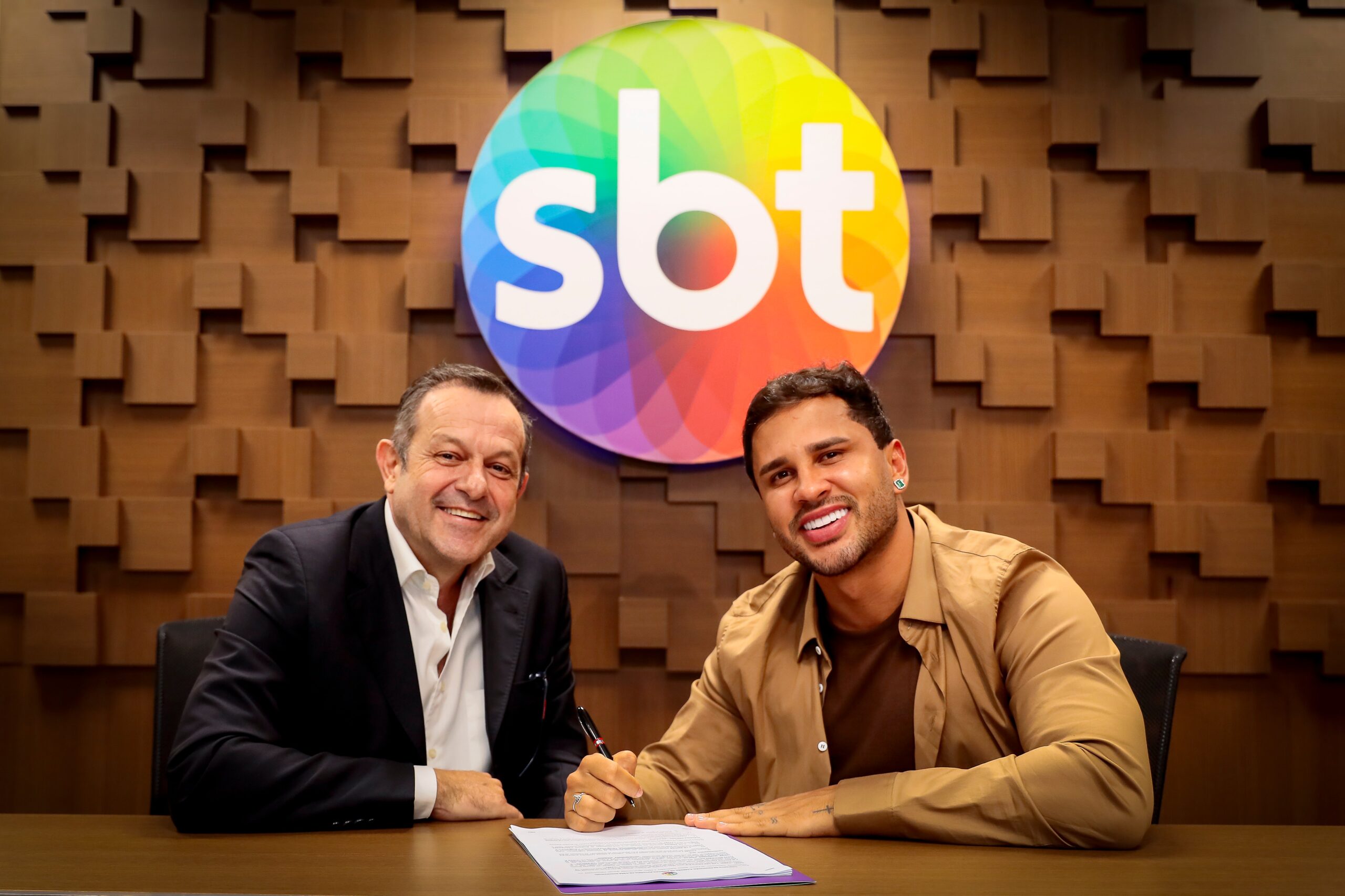“Eita, Lucas!”: Lucas Guimarães renova contrato com o SBT