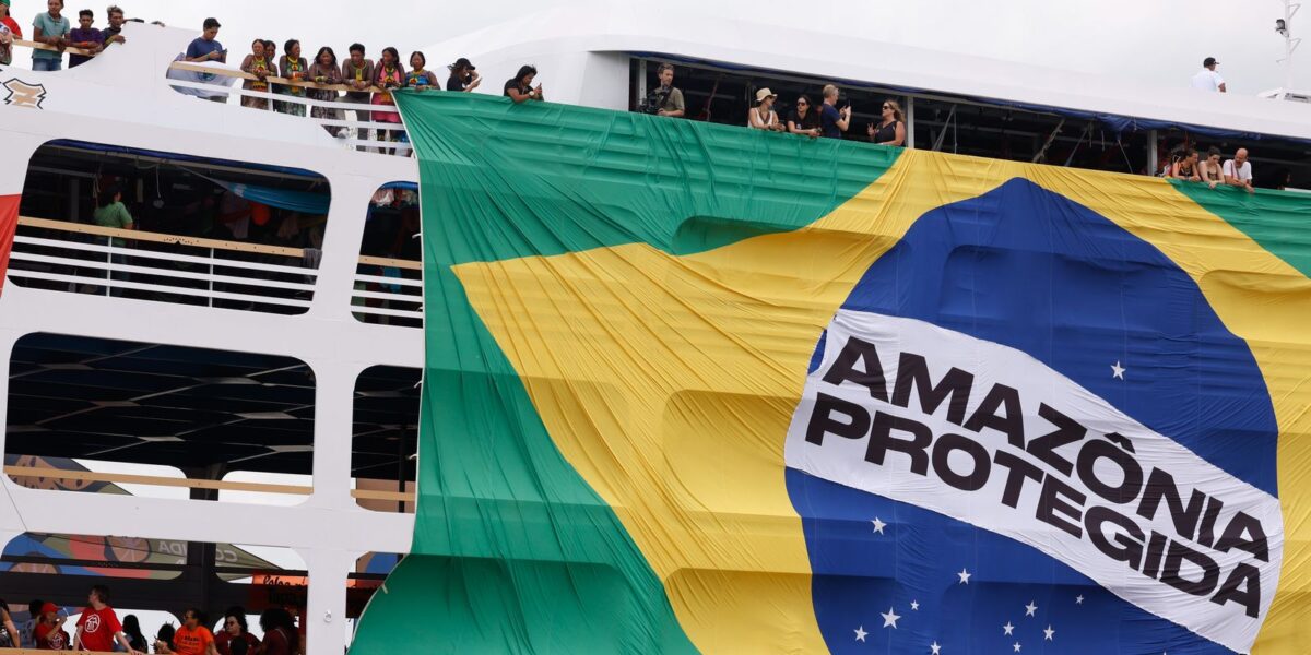 por-justica-climatica-e-social,-barqueata-reune-movimentos-em-belem