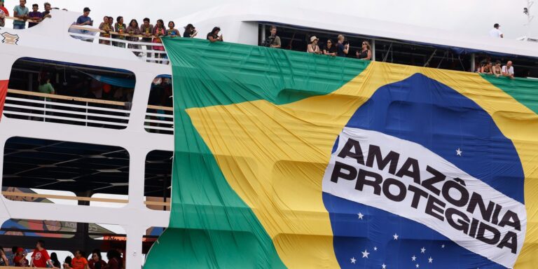 Por justiça climática e social, barqueata reúne movimentos em Belém