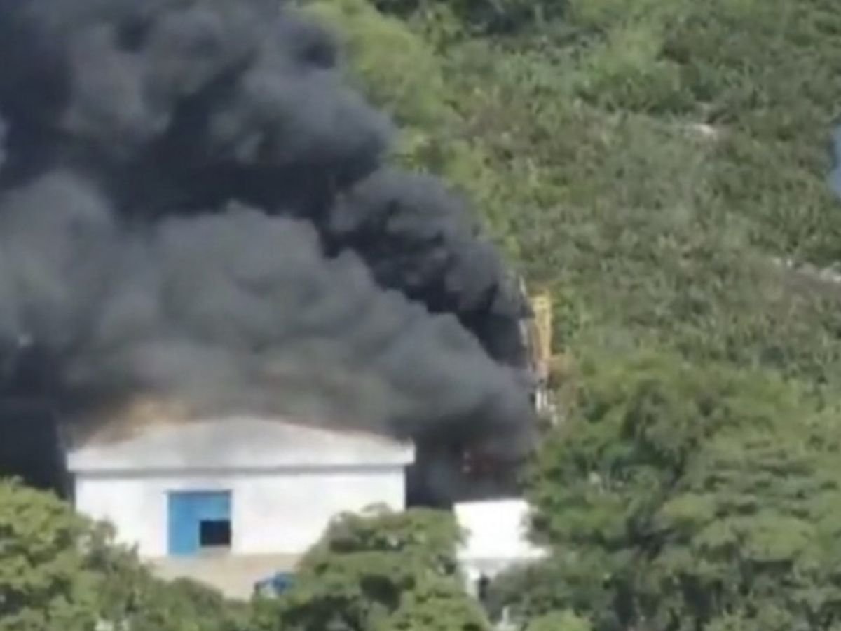 incendio-atinge-estacao-de-tratamento-de-esgoto-no-rio-de-janeiro