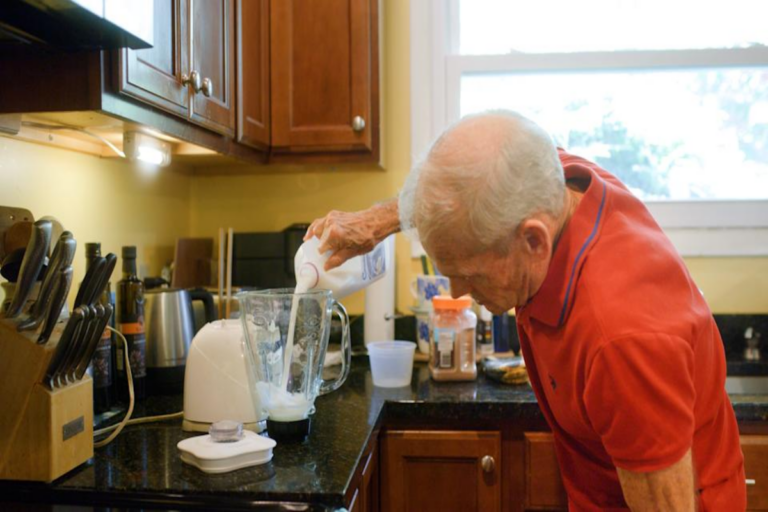 O que um halterofilista de 79 anos come todo dia para ficar fortíssimo