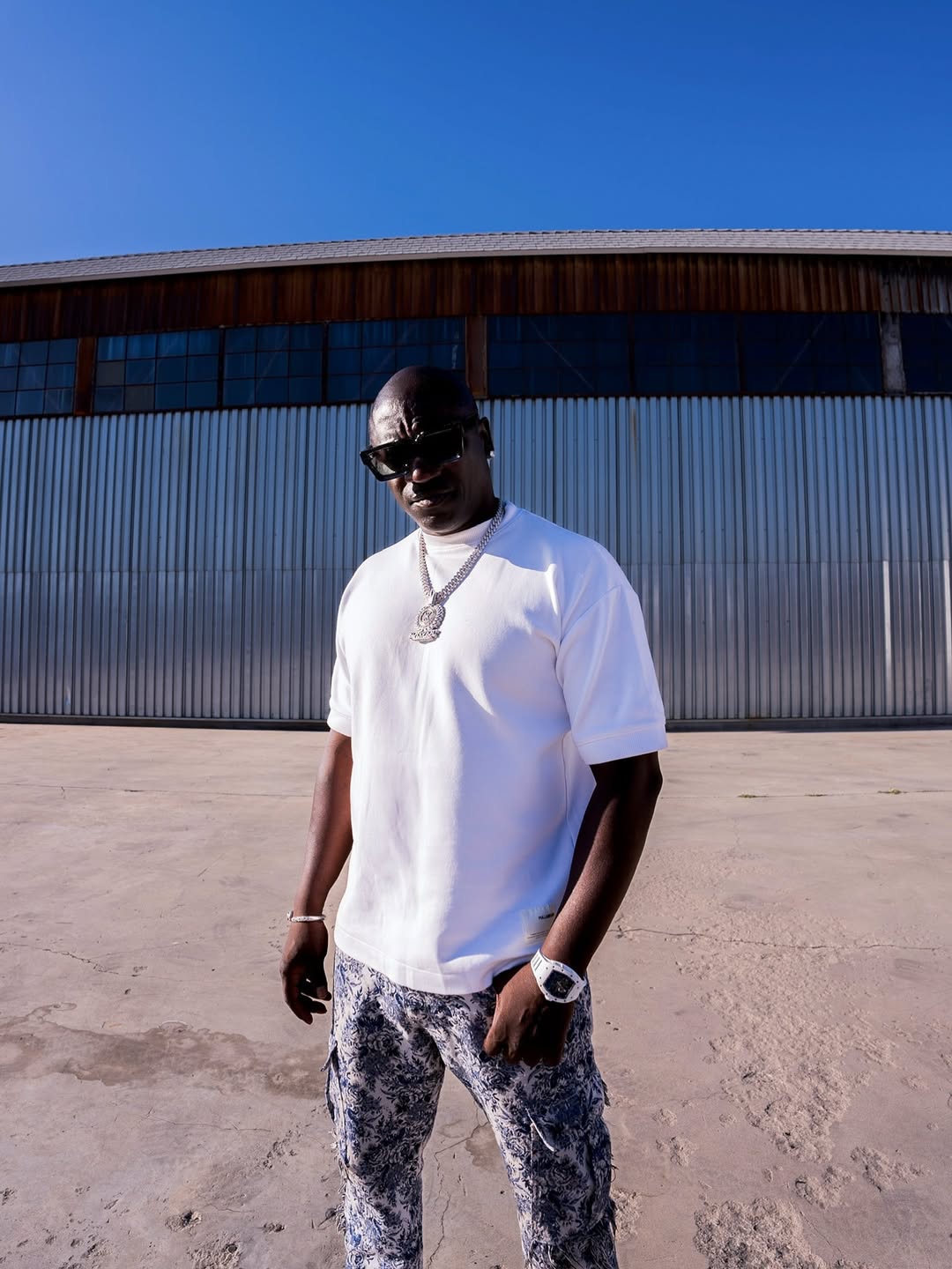 “Lonely”: Saiba por que o cantor Akon foi detido nos Estados Unidos