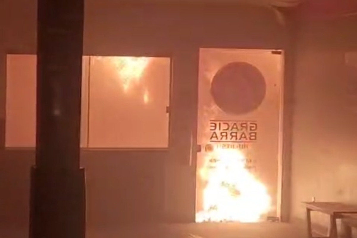 tensao:-alunos-da-gracie-barra-jiu-jitsu-ficaram-cercados-por-incendio