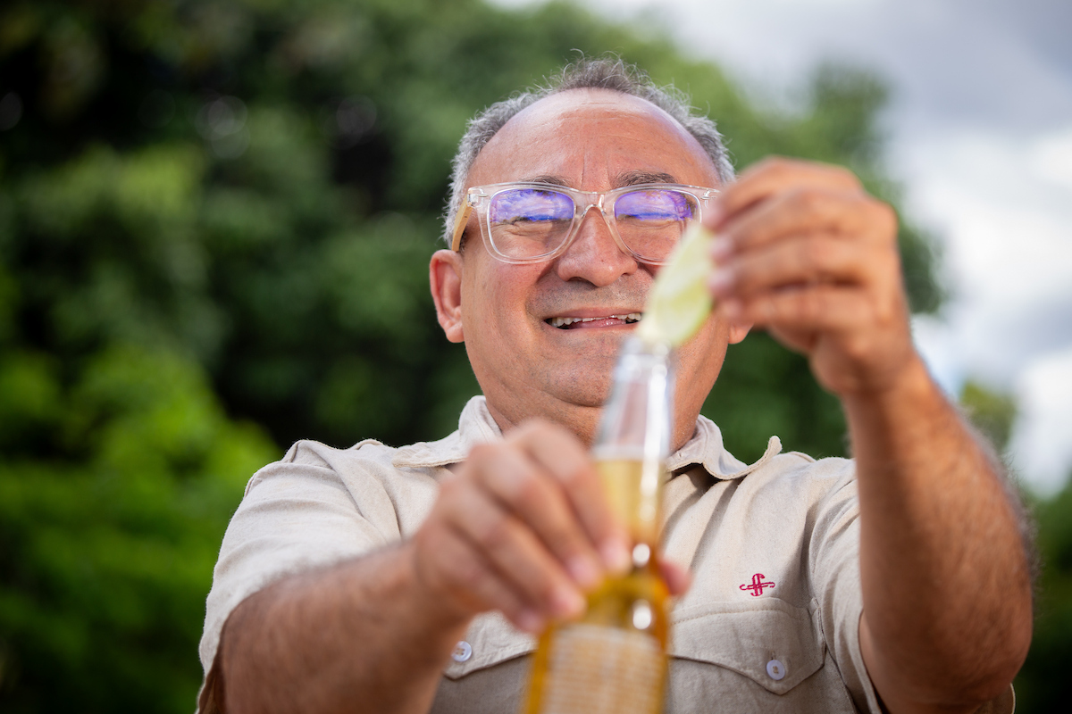 professor-no-df,-“joel-divo”-viraliza-e-acumula-milhoes-de-seguidores
